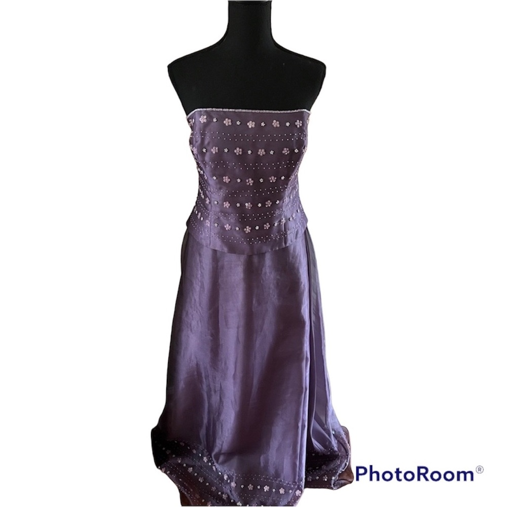 Purple strapless prom gown